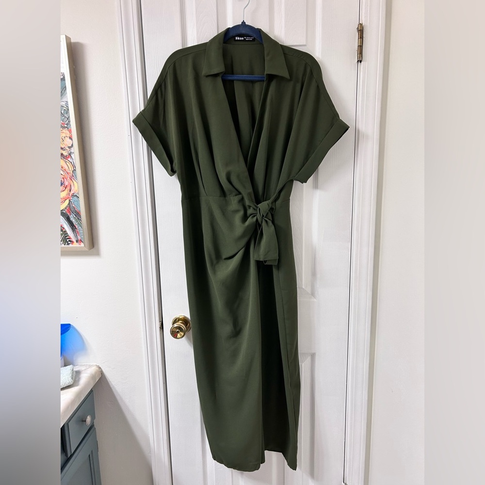 Green Midi Wrap Dress with Collar